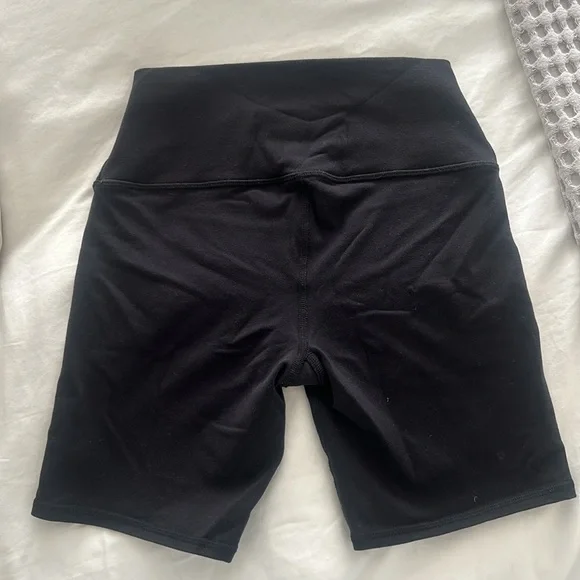 Alo 7” high rise biker short - black size Small - Picture 3 of 4
